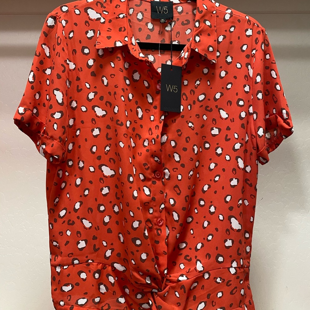 NWT M Leopard print front twist button down top